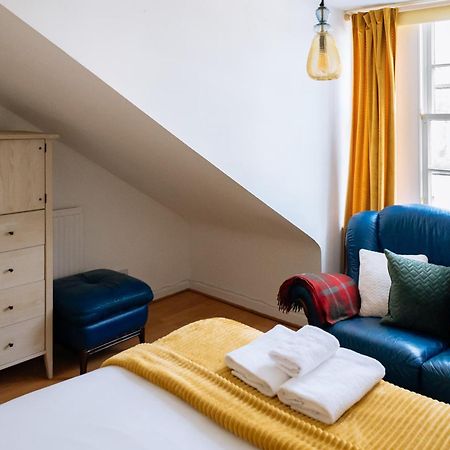 Charming 3 Bedroom Apartment In The Heart Of Vibrant Old Town Единбург Екстер'єр фото