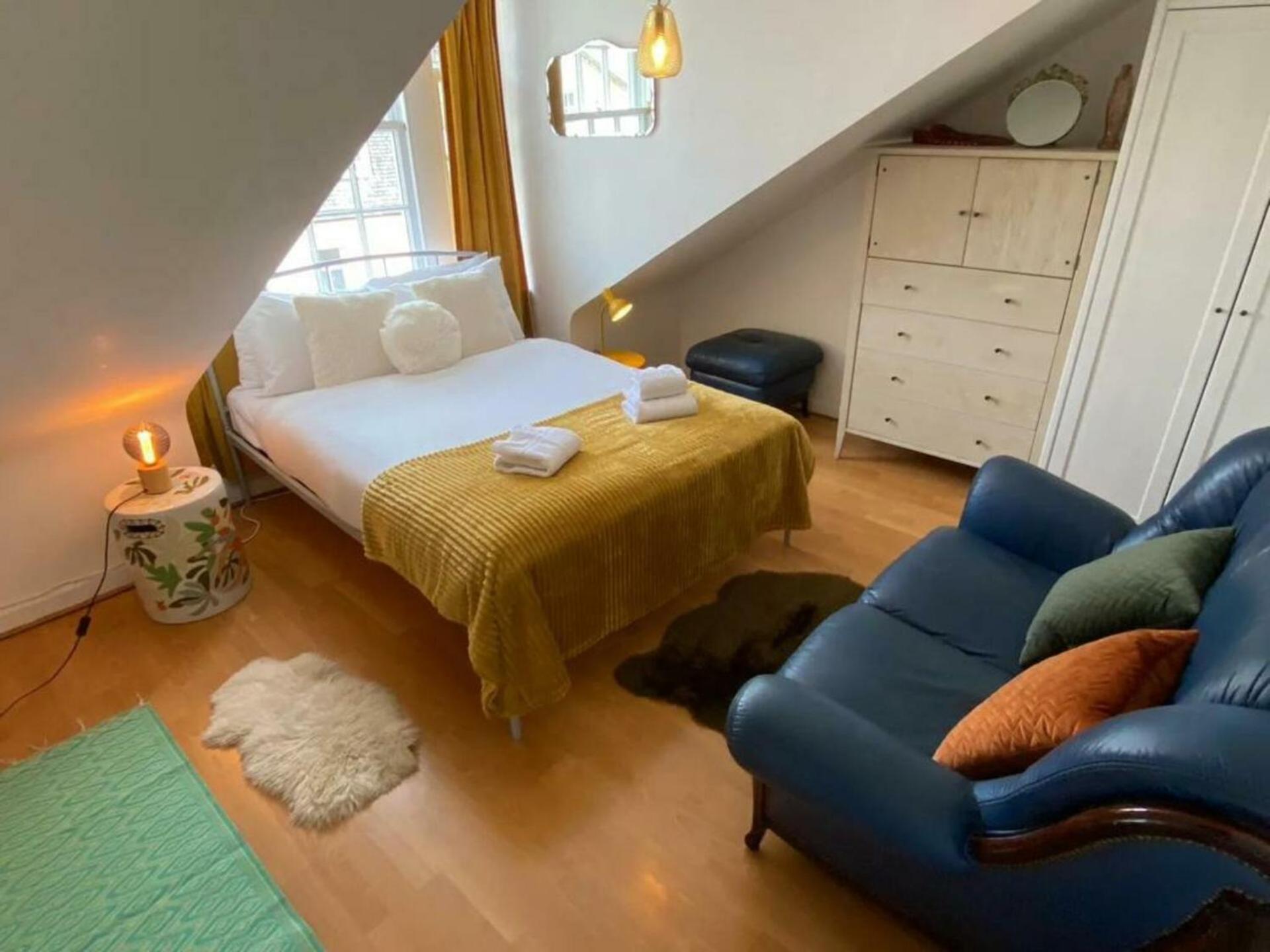 Charming 3 Bedroom Apartment In The Heart Of Vibrant Old Town Единбург Екстер'єр фото