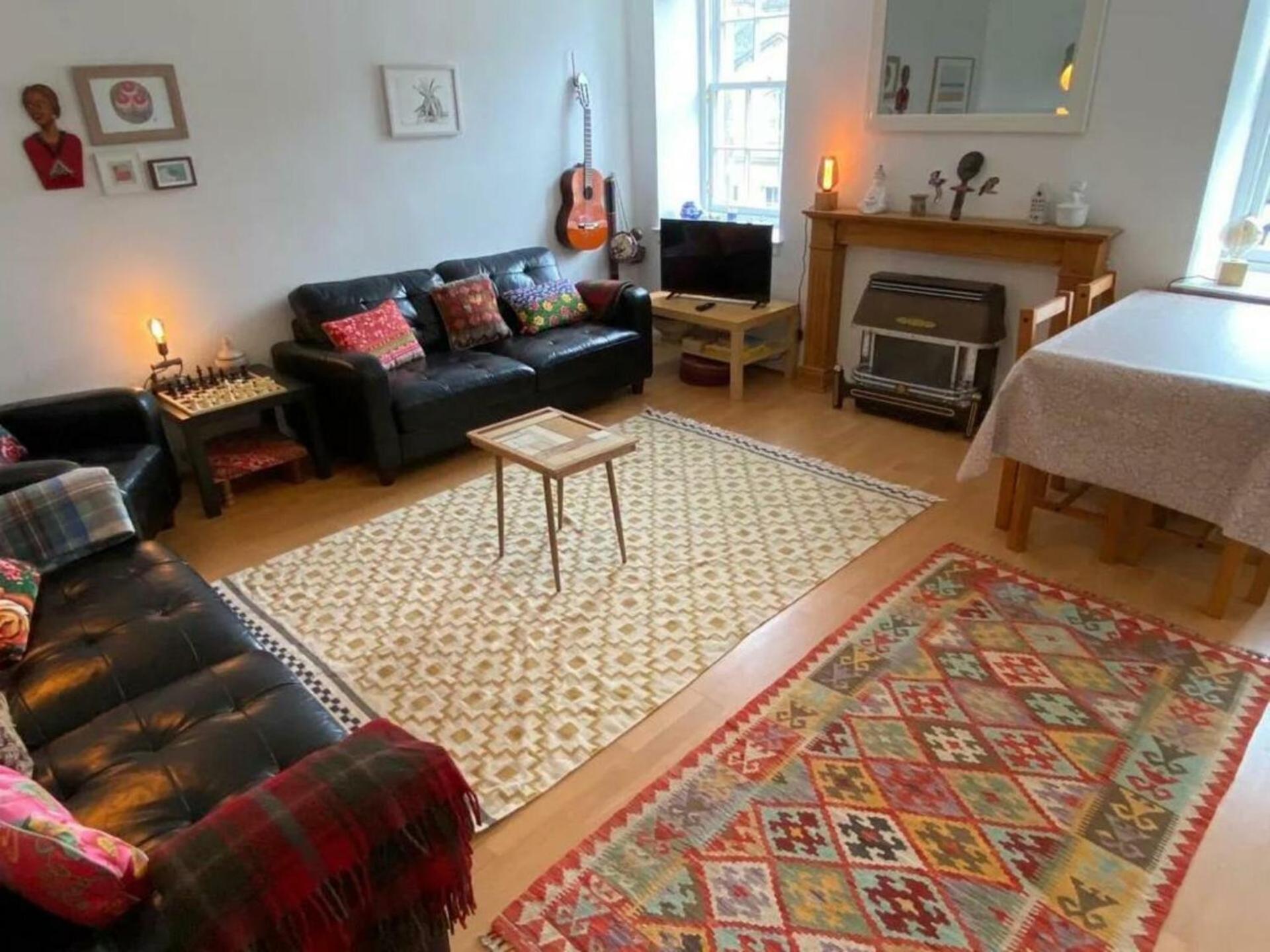 Charming 3 Bedroom Apartment In The Heart Of Vibrant Old Town Единбург Екстер'єр фото